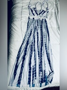 Blue and White Printed sheer beach Maxi Skirt & Bikini Lounge top Small
